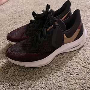 Women’s size 6.5 Nike Zoom running shoe (Maroon color)